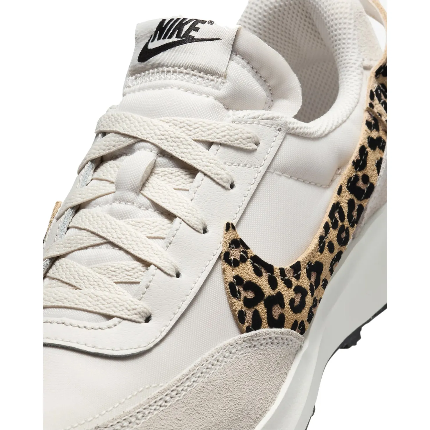 Fashion & Street*Nike Women's , Waffle Debut Sneaker Phantom/Sesame-Summit White-Black