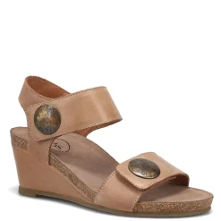 Footbed Sandals*Taos Women's , Carousel 3 Sandal Tan